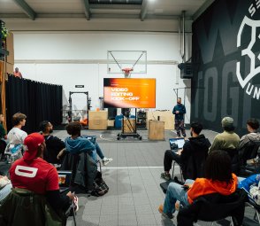 Van losse shots naar lopend verhaal: jongeren krijgen inspirerende workshop video-editing 