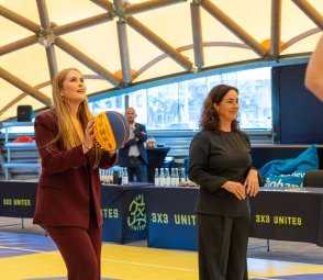 Van court tot kroon: prinses Amalia bezoekt 3X3 Unites