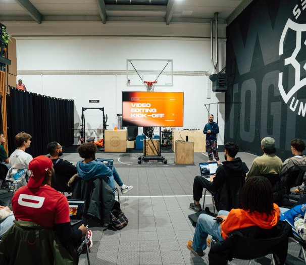 Van losse shots naar lopend verhaal: jongeren krijgen inspirerende workshop video-editing 