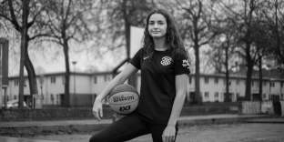 leaders of unites #16 charlotte naus