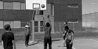 3X3 Unites geeft clinic bij jeugddetentiecentrum LeLystad