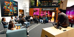 Dennis Fransz inspireert jongeren met zijn verhaal over ondernemerschap en doorzettingsvermogen