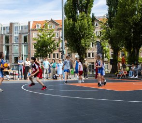 De Rabo 3x3 Street League: van de lokale pleintjes naar het 3X3 Festival op het NDSM-werf